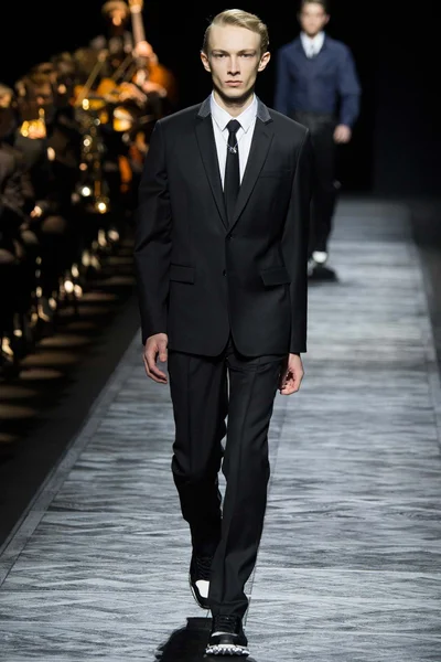 Look 13